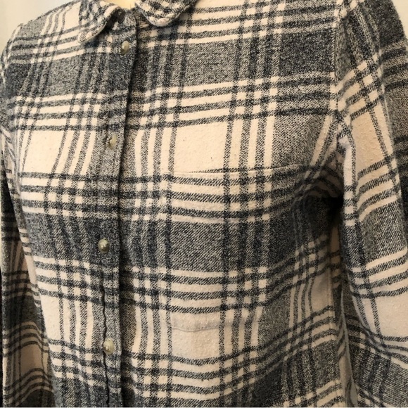 American Eagle slim fit flannel button up. - Picture 3 of 10